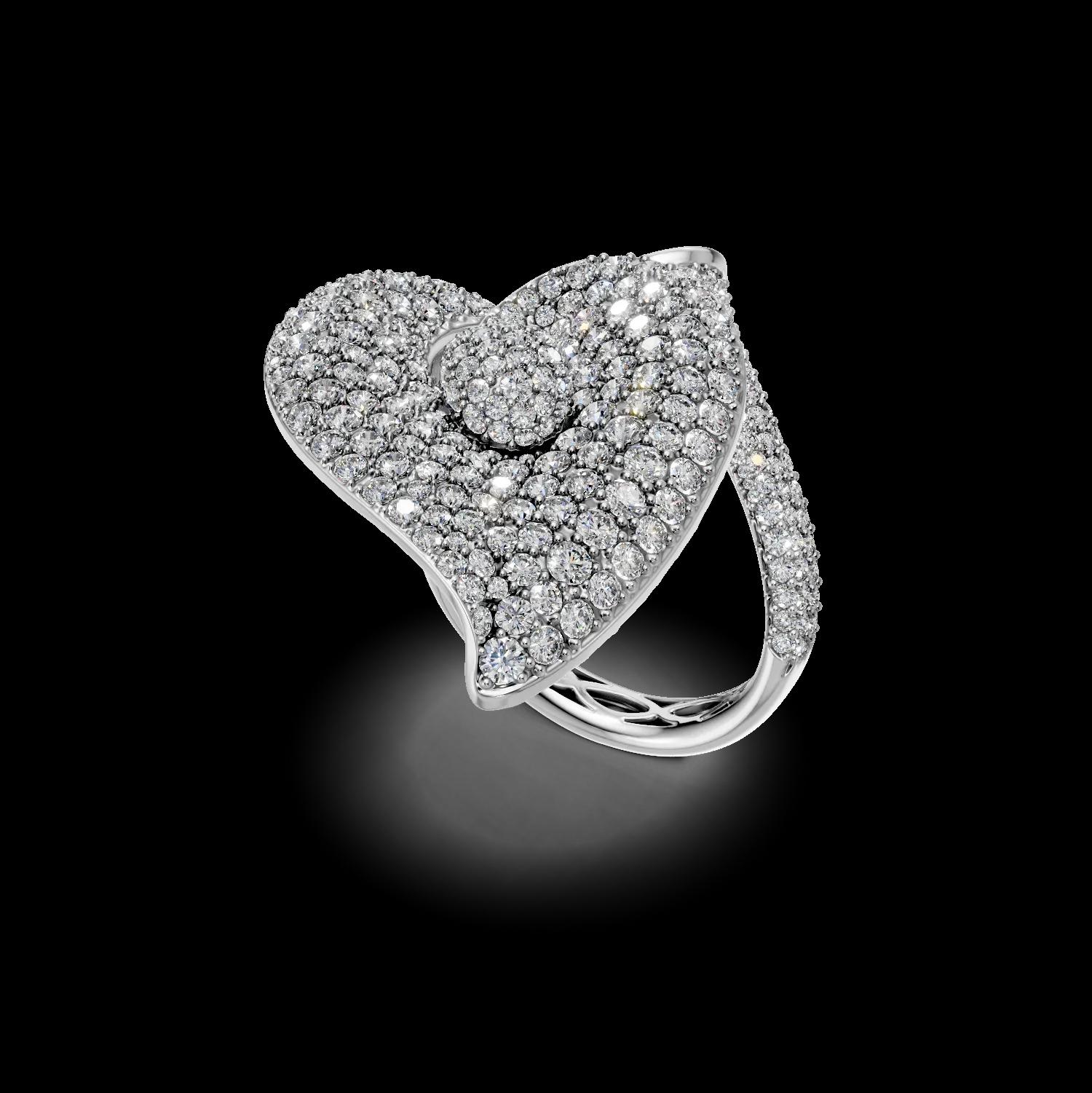 White gold flower ring with 4.6ct diamonds